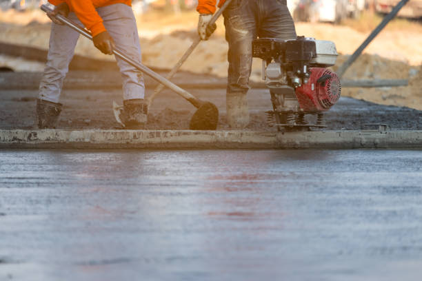 Best Concrete Walkway Installation  in Evansville, IN